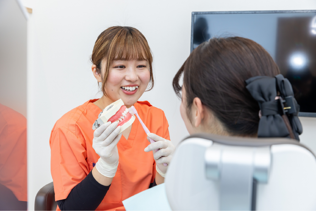 患者様の治療を行う院長